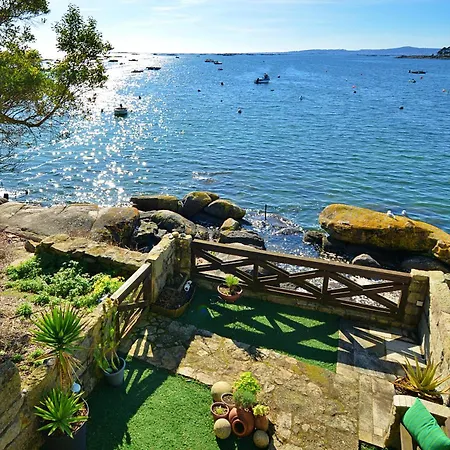 Galihost - Casa Banada Por El Mar En * Illa de Arousa